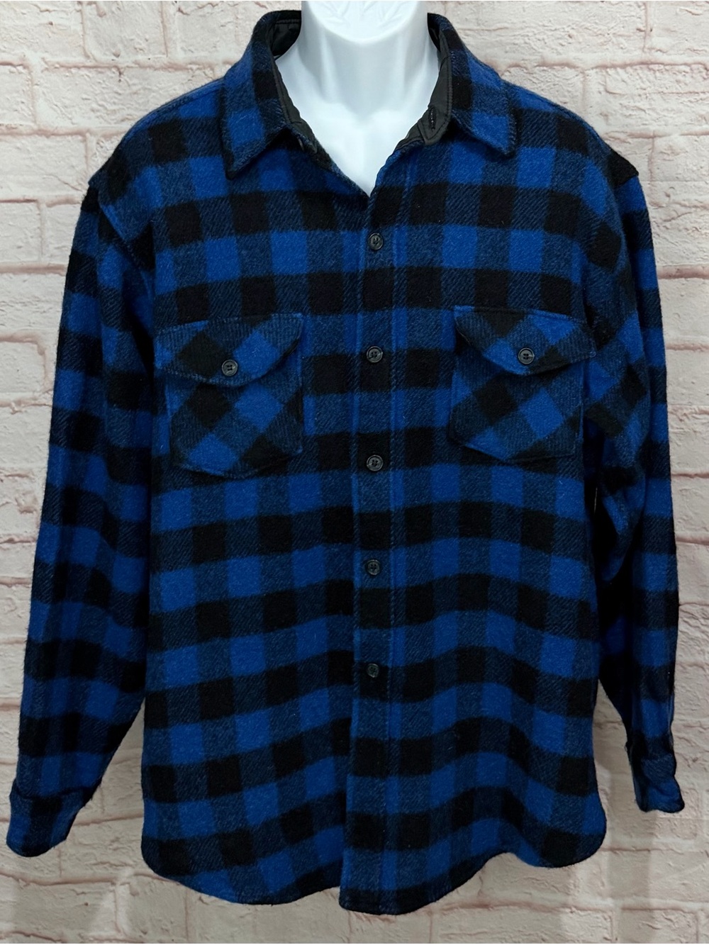 Vintage Woolrich 13264 Wool Shirt Mens XL Blue Black Buffalo Plaid Made in USA